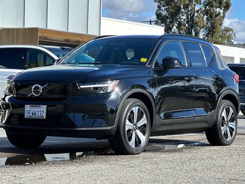 Certified 2023 Volvo XC40 Recharge Core image 8