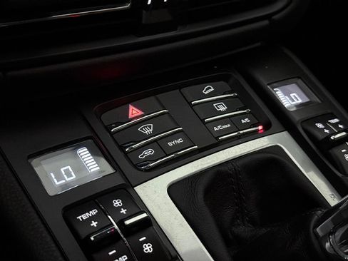 Used 2020 Porsche Macan AWD/4WD image 39