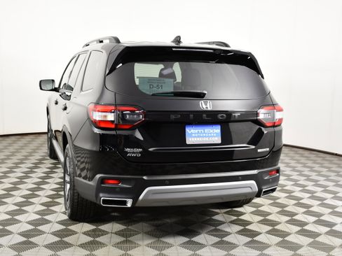 Certified 2023 Honda Pilot Touring image 7