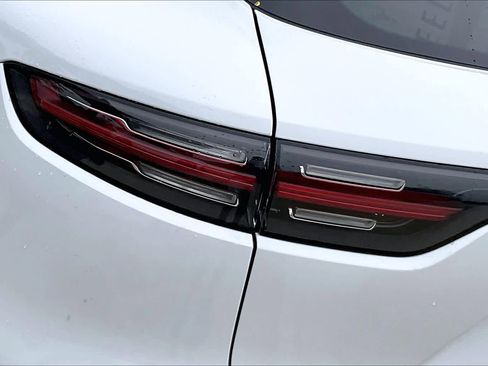 Used 2023 Porsche Cayenne image 28