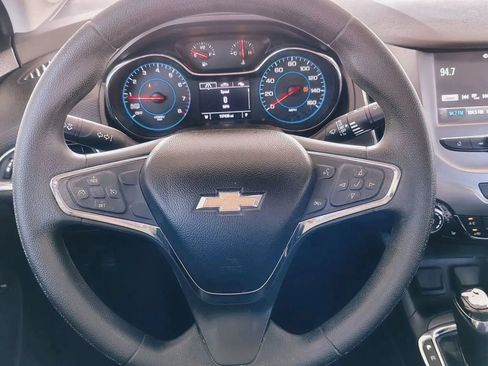 Used 2018 Chevrolet Cruze LT w/ Convenience Package FWD image 17