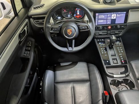 Used 2023 Porsche Macan image 6