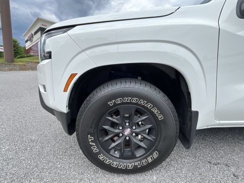 Used 2024 Nissan Frontier SV RWD image 13