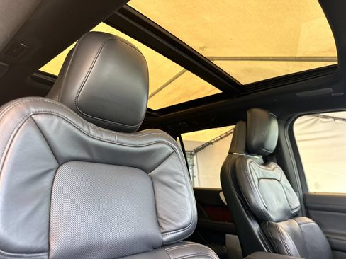 Used 2022 Lincoln Navigator Reserve AWD/4WD image 17