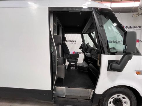 Used 2024 Chevrolet Brightdrop 400 w/ Commercial Equipment Package AWD/4WD image 12