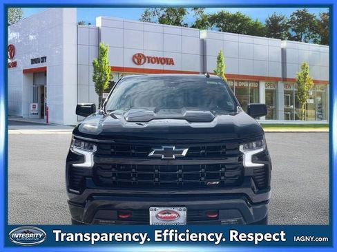 Used 2025 Chevrolet Silverado 1500 LT Trail Boss w/ Convenience Package II image 2