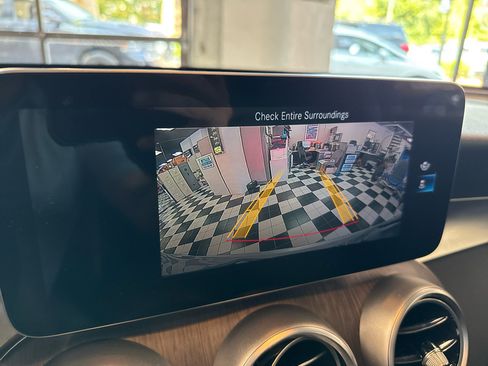 Used 2020 Mercedes-Benz GLC 300 4MATIC image 17