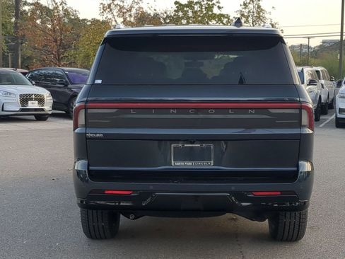 New 2025 Lincoln Navigator Reserve image 4