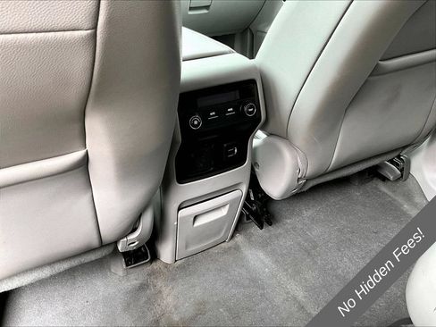 Used 2019 GMC Acadia SLT FWD image 29