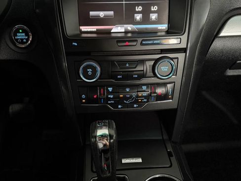 Used 2016 Ford Explorer XLT w/ Equipment Group 202A AWD/4WD image 11