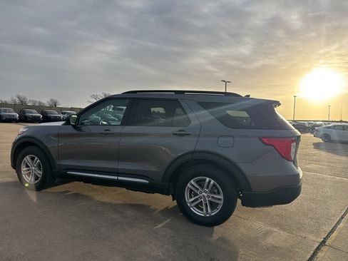 Used 2022 Ford Explorer XLT image 10