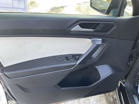 Used 2021 Volkswagen Tiguan SE R-Line image 14