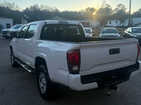 Used 2018 Toyota Tacoma SR image 4