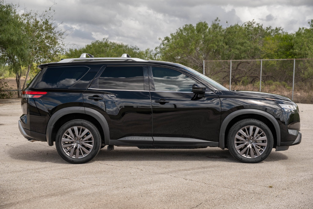 Used 2024 Nissan Pathfinder SL w/ SL Premium Package FWD image 9