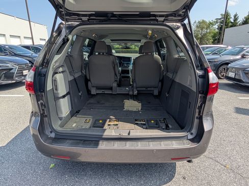 Used 2015 Toyota Sienna XLE w/ XLE Navigation Package FWD image 14