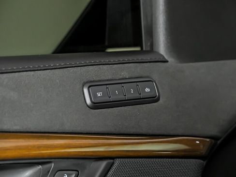 Used 2019 Cadillac Escalade Luxury AWD/4WD image 16