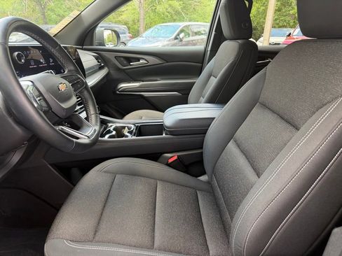 Used 2025 Chevrolet Traverse LT FWD image 20