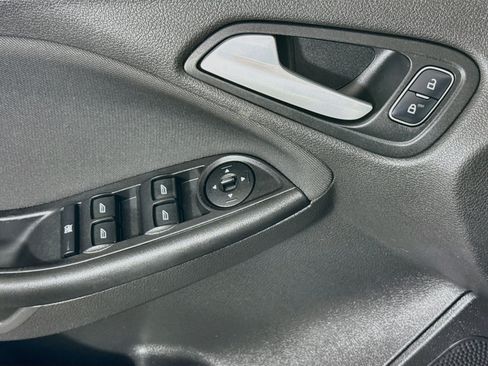 Used 2017 Ford Focus SE FWD image 23