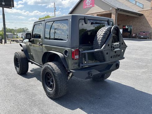Used 2015 Jeep Wrangler Rubicon w/ Power Convenience Group AWD/4WD image 3