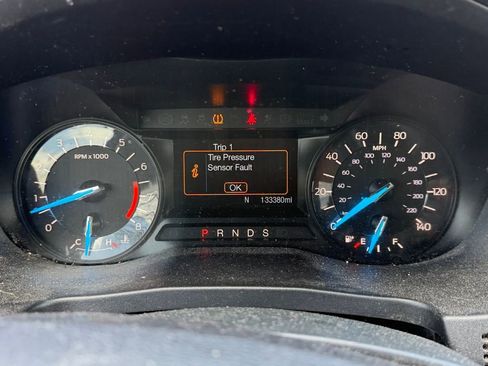 Used 2018 Ford Explorer XLT image 16