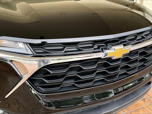 Used 2025 Chevrolet Trax LS FWD image 27