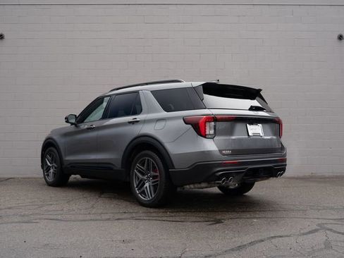 Used 2025 Ford Explorer ST AWD/4WD image 3