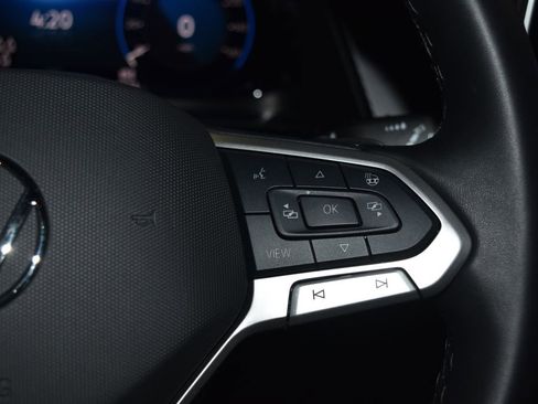 Certified 2025 Volkswagen Atlas Peak Edition SE image 8