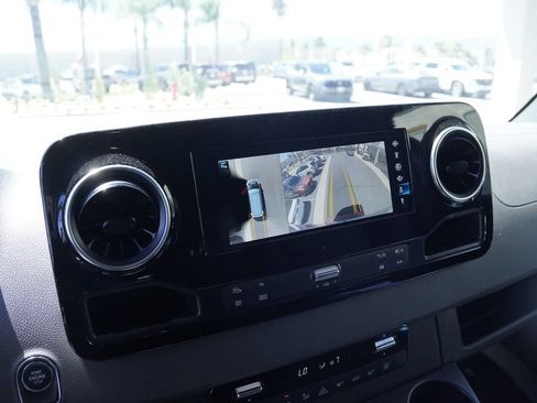 Used 2023 Mercedes-Benz Sprinter 2500 image 17