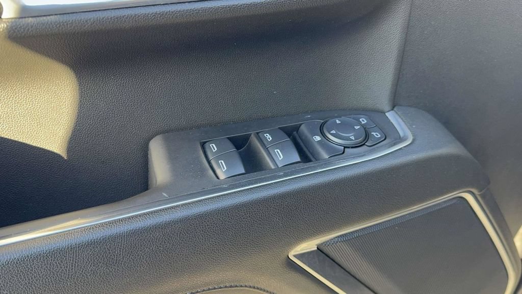 Used 2025 Chevrolet Silverado 1500 LT AWD/4WD image 16
