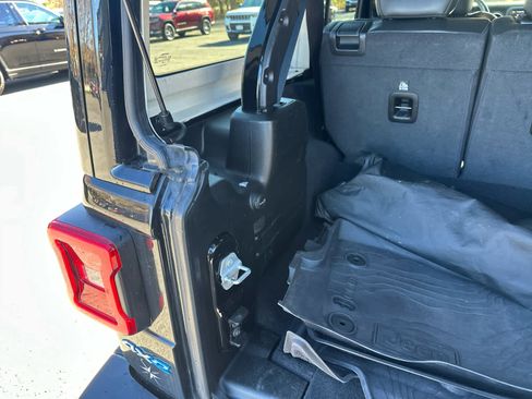 Used 2022 Jeep Wrangler Unlimited Sahara w/ Cold Weather Group image 38