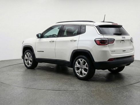 Used 2025 Jeep Compass Latitude image 6