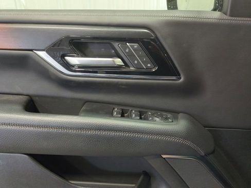 Used 2025 GMC Yukon XL Denali AWD/4WD image 15
