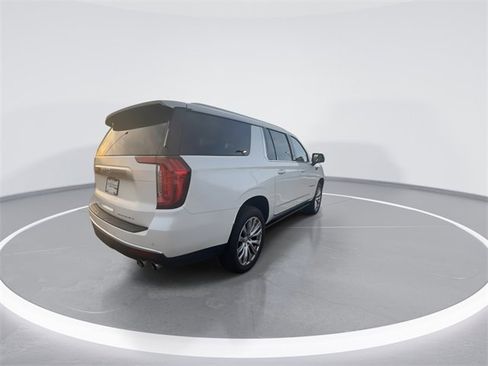 Used 2022 GMC Yukon XL Denali image 8