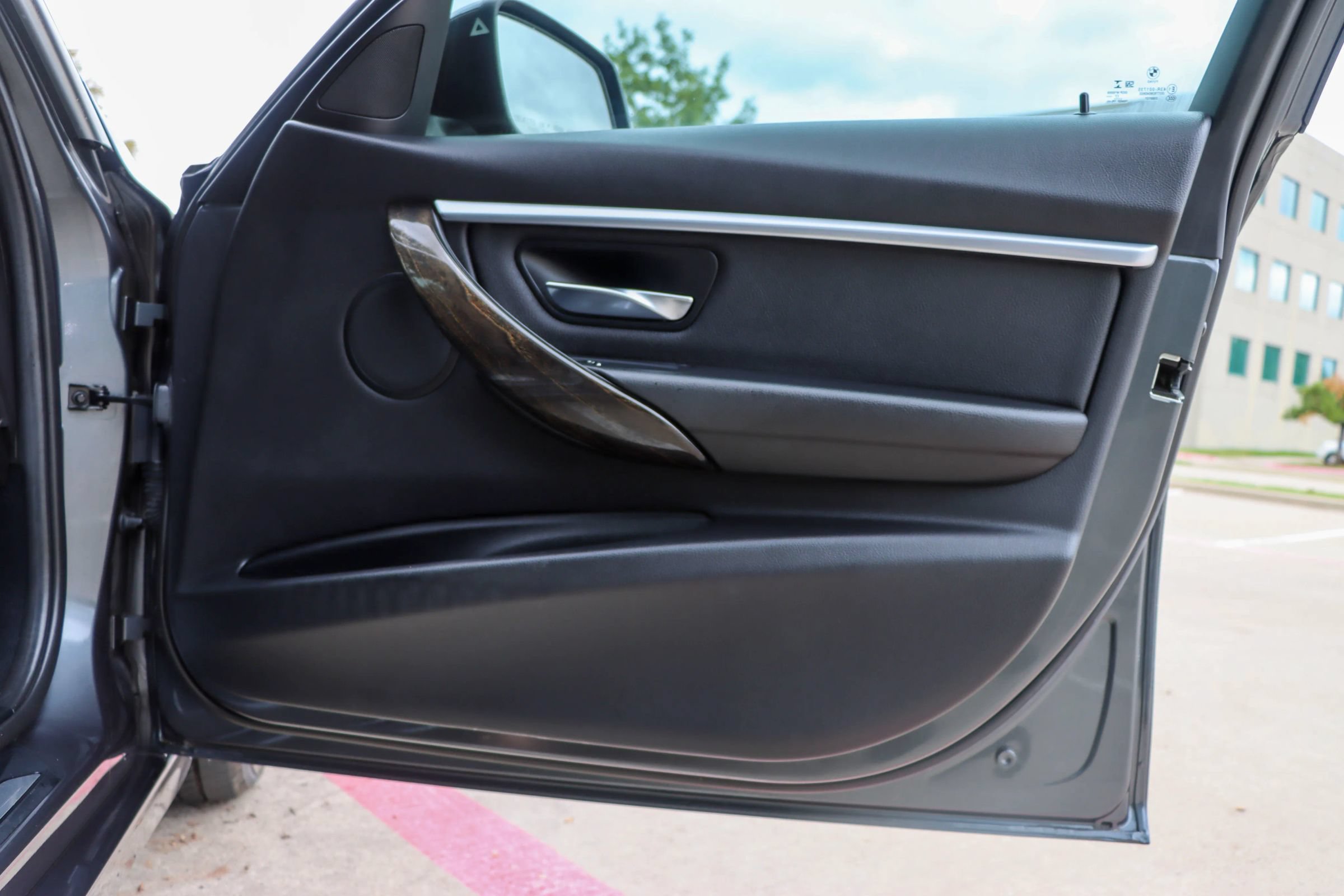 Used 2018 BMW 330e w/ Premium Package RWD image 10