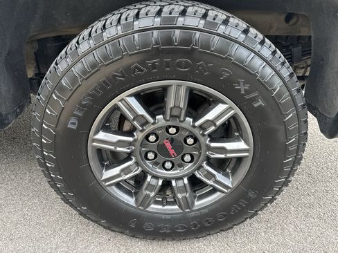 Used 2024 GMC Sierra 1500 AT4X image 32