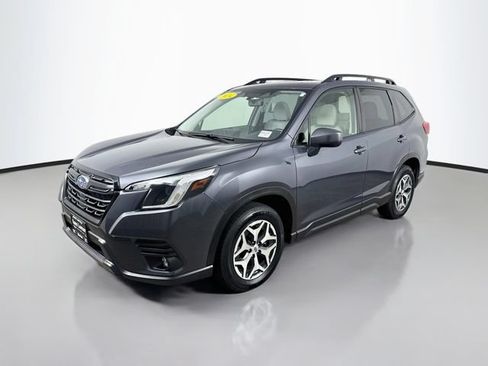 Used 2024 Subaru Forester Premium AWD/4WD image 3