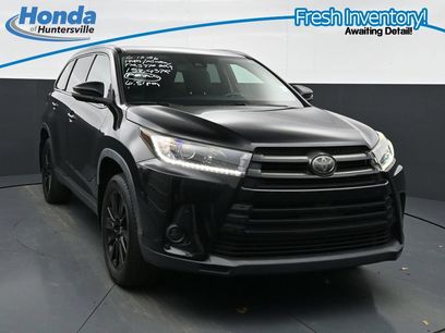 Used 2019 Toyota Highlander SE w/ Nightshade Edition