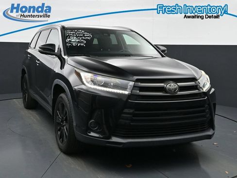 Used 2019 Toyota Highlander SE w/ Nightshade Edition AWD/4WD image 1