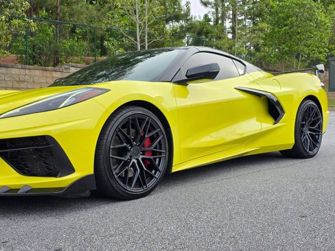 Used 2022 Chevrolet Corvette Stingray Preferred Cpe w/ Z51 Performance Package RWD image 3