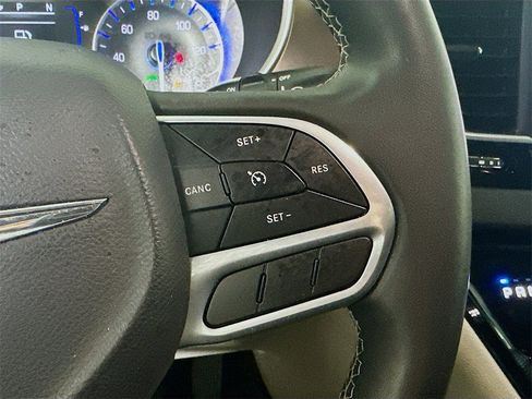 Used 2023 Chrysler Voyager LX image 24