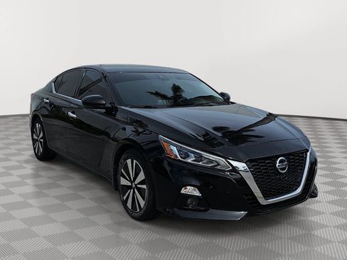 Used 2020 Nissan Altima 2.5 SV FWD image 2