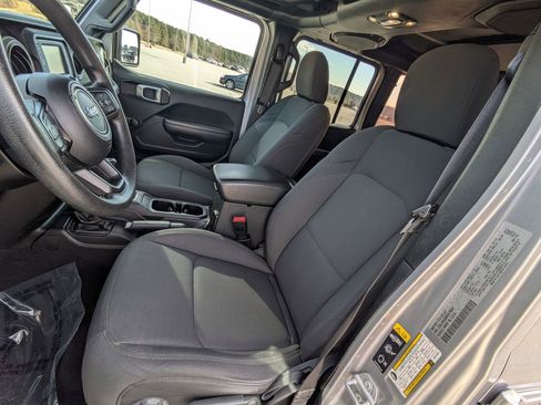 Used 2021 Jeep Wrangler Unlimited Sport image 18
