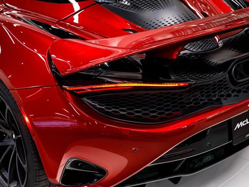 Used 2027 McLaren 750S Spider RWD image 31