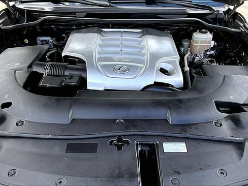 Used 2019 Lexus LX 570 4WD w/ Luxury Package image 32