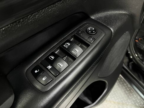 Used 2021 Jeep Grand Cherokee Laredo X AWD/4WD image 15