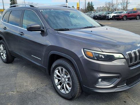 Used 2019 Jeep Cherokee Latitude Plus w/ Cold Weather Group AWD/4WD image 2