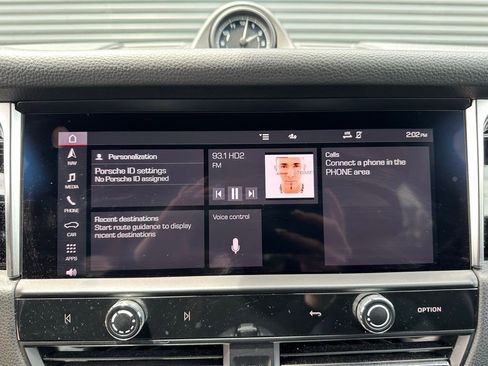 Certified 2023 Porsche Macan S AWD/4WD image 29