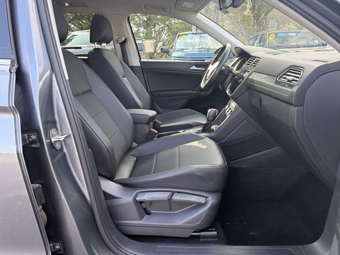 Used 2020 Volkswagen Tiguan SE w/ Panoramic Sunroof Package FWD image 34