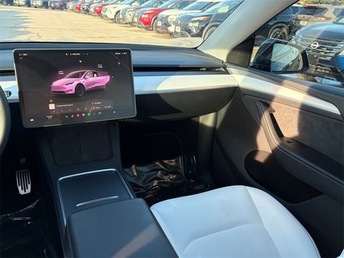 Used 2024 Tesla Model Y Long Range image 21