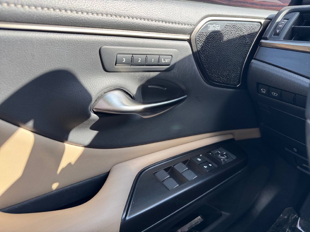 Used 2019 Lexus ES 350 w/ Accessory Package 2 FWD image 11
